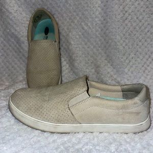 Dr. Scholl’s tan slip ons size 8